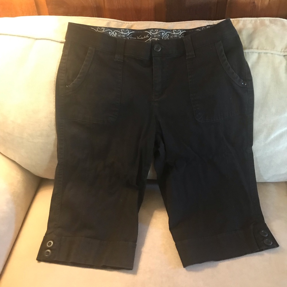 Gloria Vanderbilt black capris. Size 4 petite.